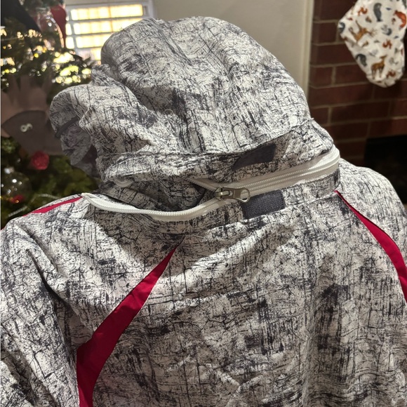 Stylish Gray and Pink Winter Jacket - Picture 3 of 8